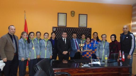 Voleybol Şampiyonası Türkiye 3. Olan İlkumut Özel Eğitim ve Rehabilitasyon Merkezi´nden Müdürlüğümüze Ziyaret