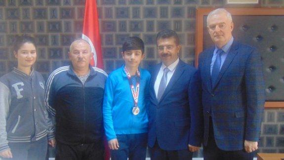 İlçemiz Değirmenbaşı Ortaokulu 8.Sınıf Öğrencisi Mehmet Akif YAVUZ dan Avrupa İkinciliği