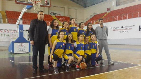 Basketbol Yıldız Kızlar Bölge Finallerinde Cemil Meriç Ortaokulundan Büyük Başarı