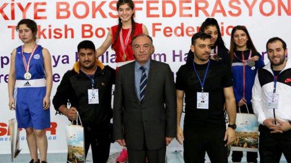 İlçemiz Yıldıray Çınar Mesleki ve Teknik Anadolu Lisesi Öğrencisinden Yıldız Bayanlar Türkiye Boks Şampiyonasında Türkiye İkinciliği