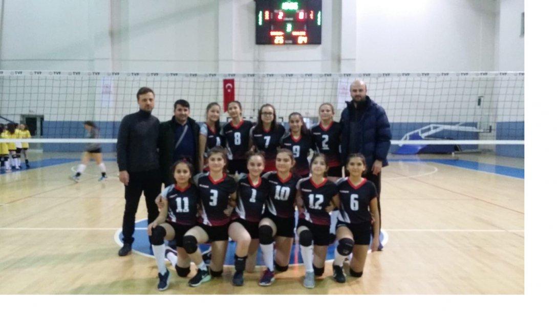 İlçemiz Atatürk Ortaokulu Yıldız Kızlar Voleybol Takımından Büyük Başarı