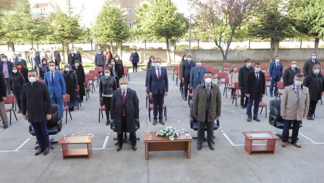İlçemiz Atatürk Ortaokulu'nda 24 Kasım Öğretmenler Günü Kutlama Programı Gerçekleştirildi