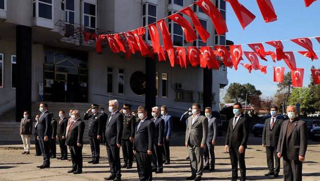 23 Nisan Ulusal Egemenlik ve Çocuk Bayramı Kapsamında Atatürk Anıtına Çelenk Sunma Töreni Gerçekleştirildi