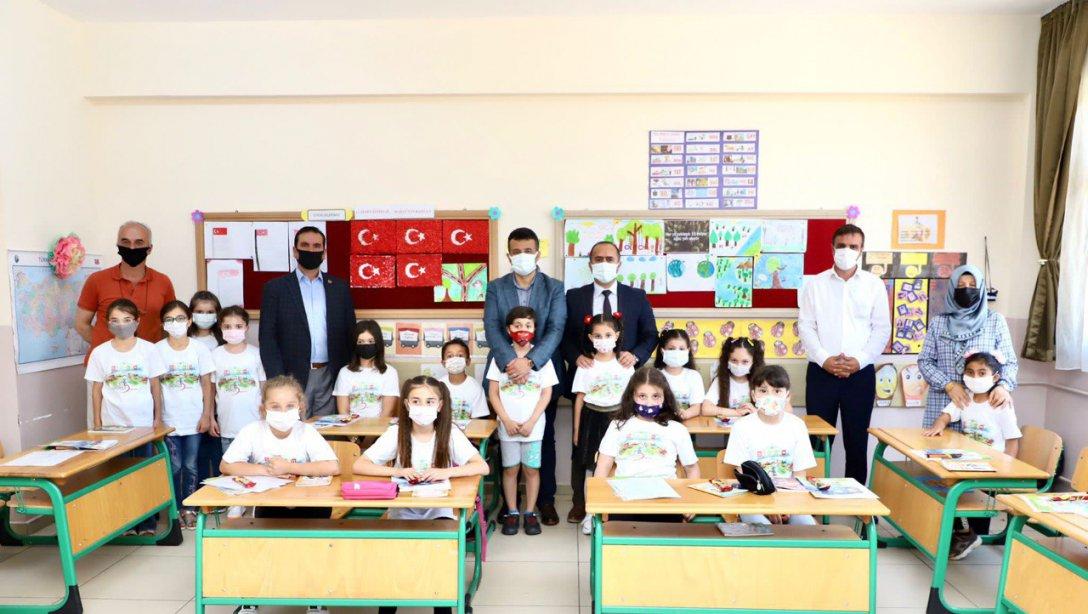 İlçemiz Fatih İlkokulu 1.Grup Öğrencilerine Karne Dağıtımı Yapıldı