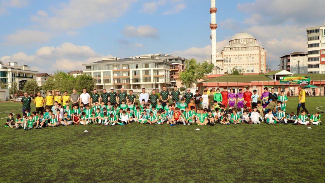 Çarşambaspor U11 Futbol Takımı İle İlçe Protokolü Yeşil Sahada Buluştu