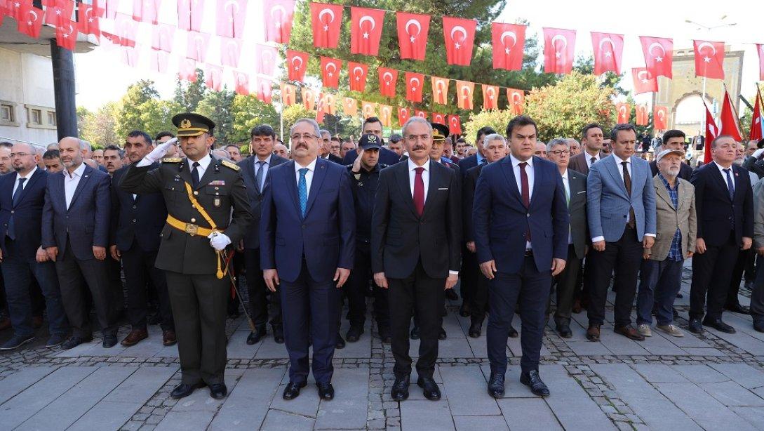 İlçemizde 29 Ekim Cumhuriyet Bayramı Kutlamaları Kapsamında Çelenk Sunma Programı ve Kutlama Programı Gerçekleştirildi